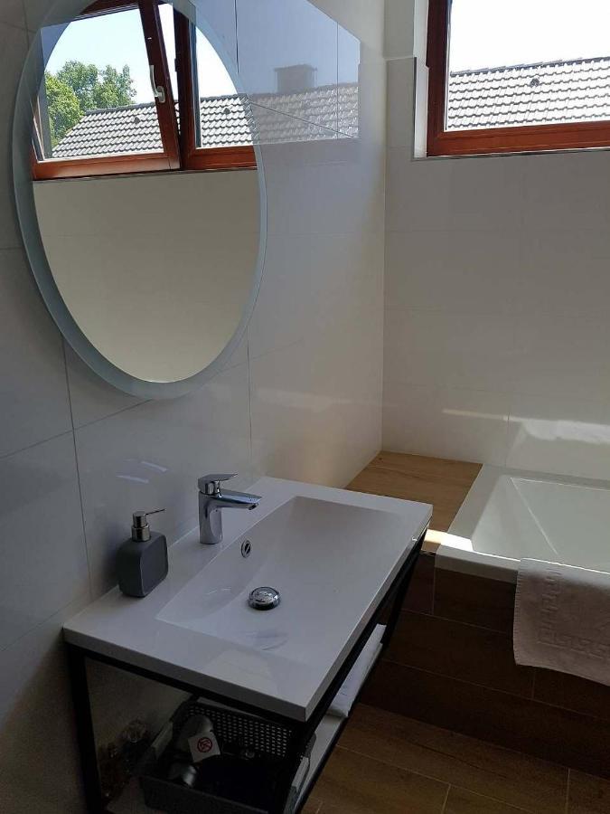 Apartmany Jura โนวาเปซ ภายนอก รูปภาพ