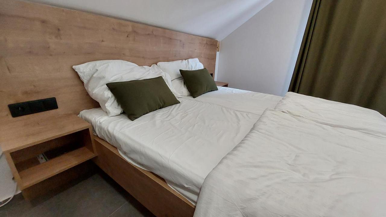Apartmany Jura โนวาเปซ ภายนอก รูปภาพ