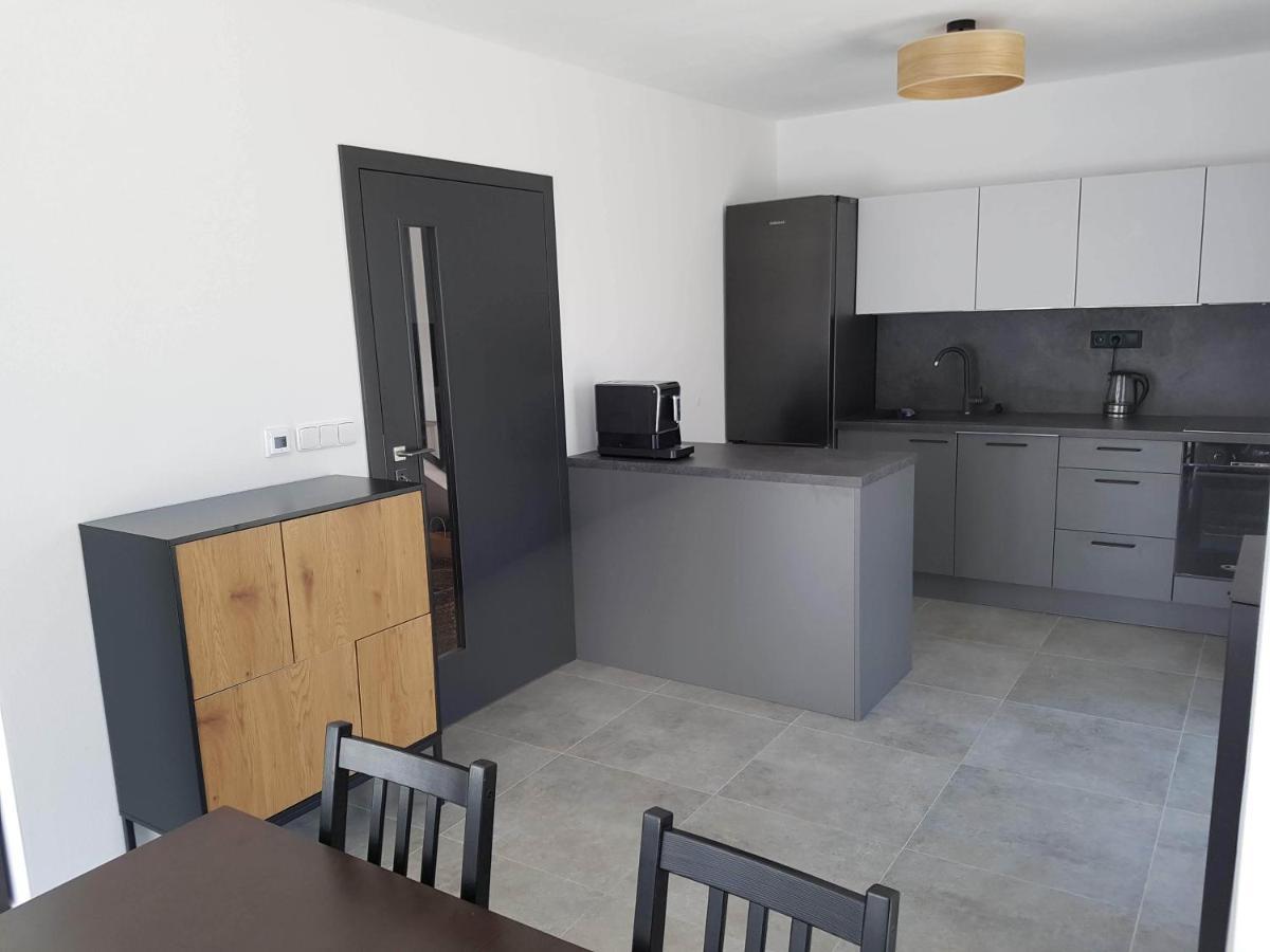Apartmany Jura โนวาเปซ ภายนอก รูปภาพ