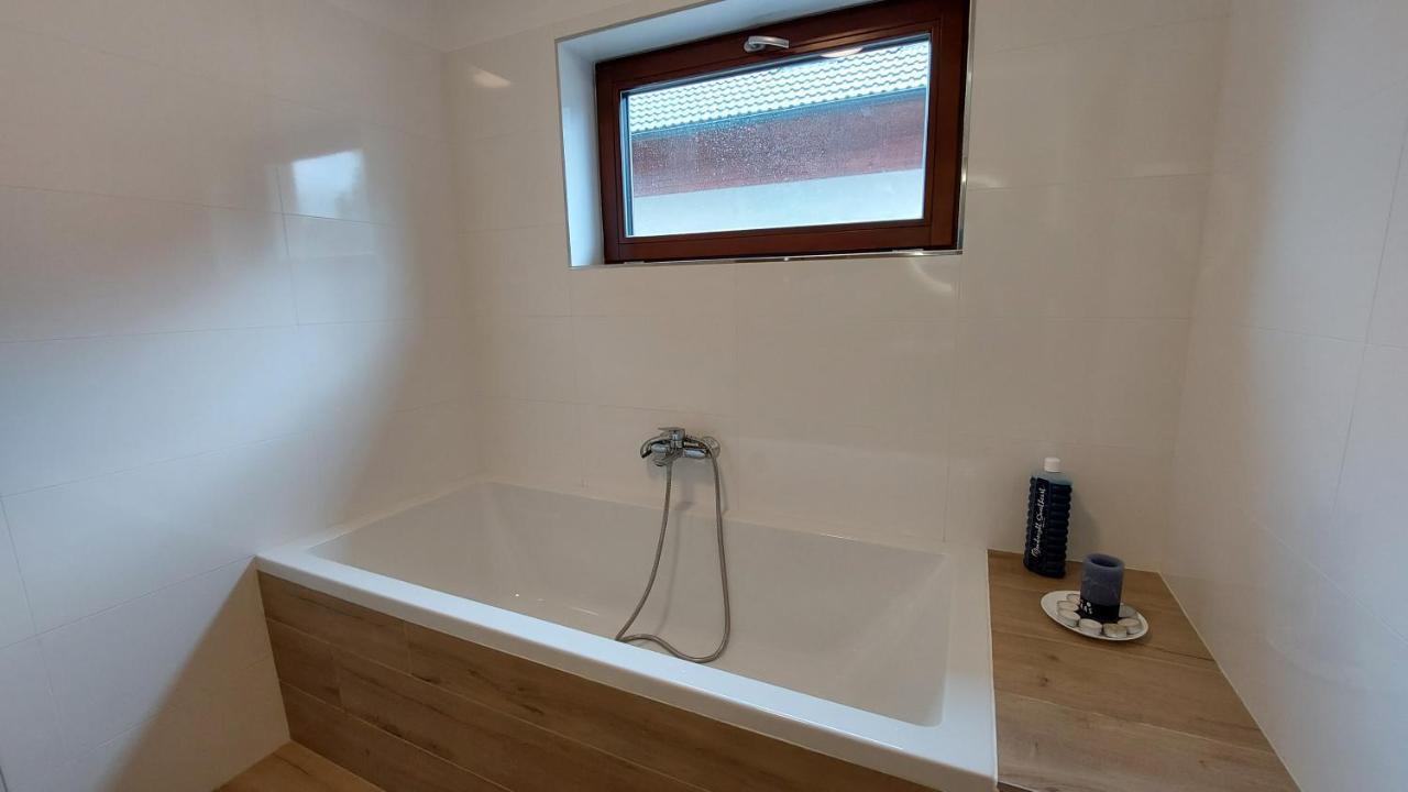 Apartmany Jura โนวาเปซ ภายนอก รูปภาพ