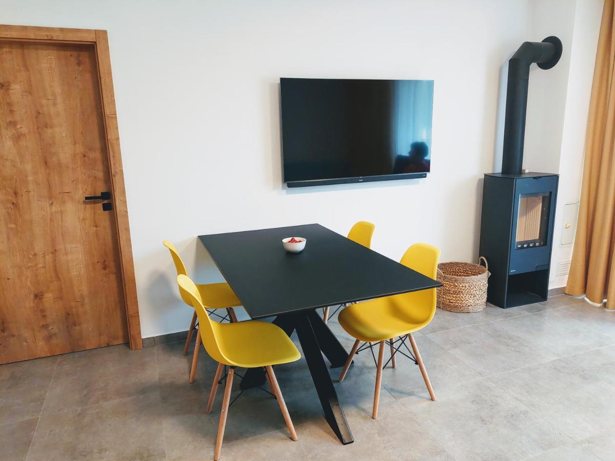Apartmany Jura โนวาเปซ ภายนอก รูปภาพ
