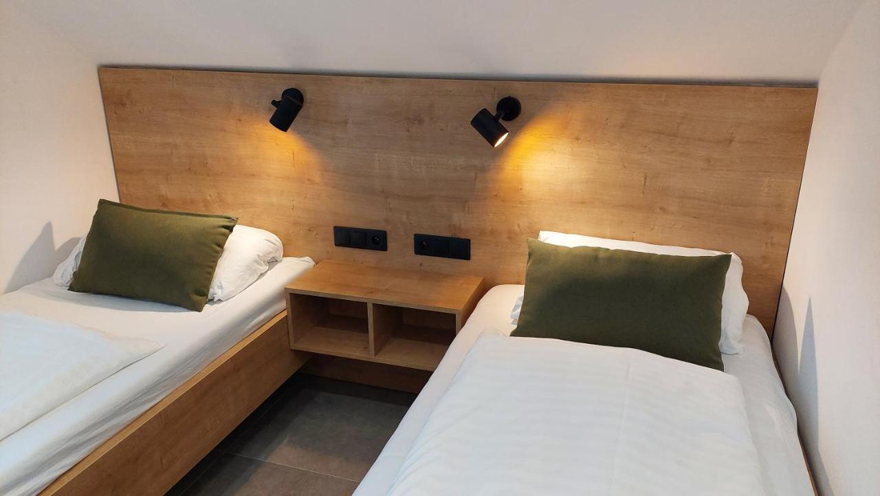 Apartmany Jura โนวาเปซ ภายนอก รูปภาพ