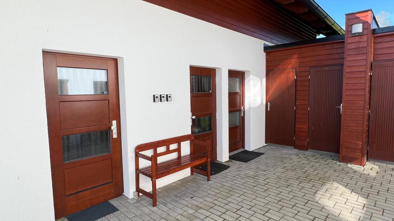 Apartmany Jura โนวาเปซ ภายนอก รูปภาพ
